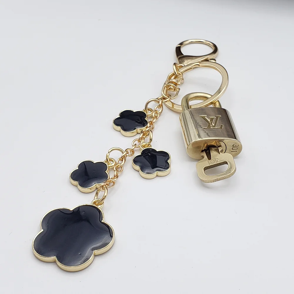 LV Gold Padlock Authentic 🔑 Luxury Bag Charm w/ Unbranded Flower Keychain - Picture 3 of 14